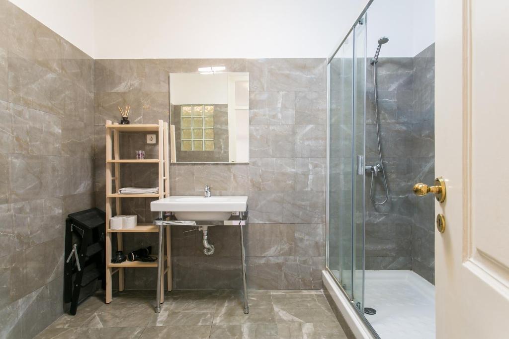 Spacious, Bright and Newly Renovated 2 Bedroom Apartment, Lisbon Historical Center, Madragoa 7