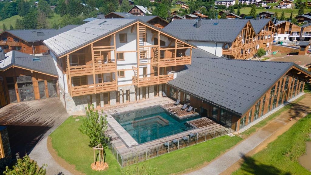 Exclusive accommodation terrace, parking and pool