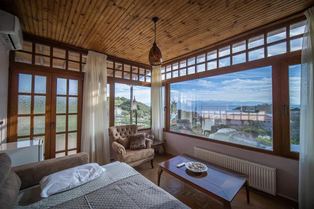 Ella's Sea View Villa 7