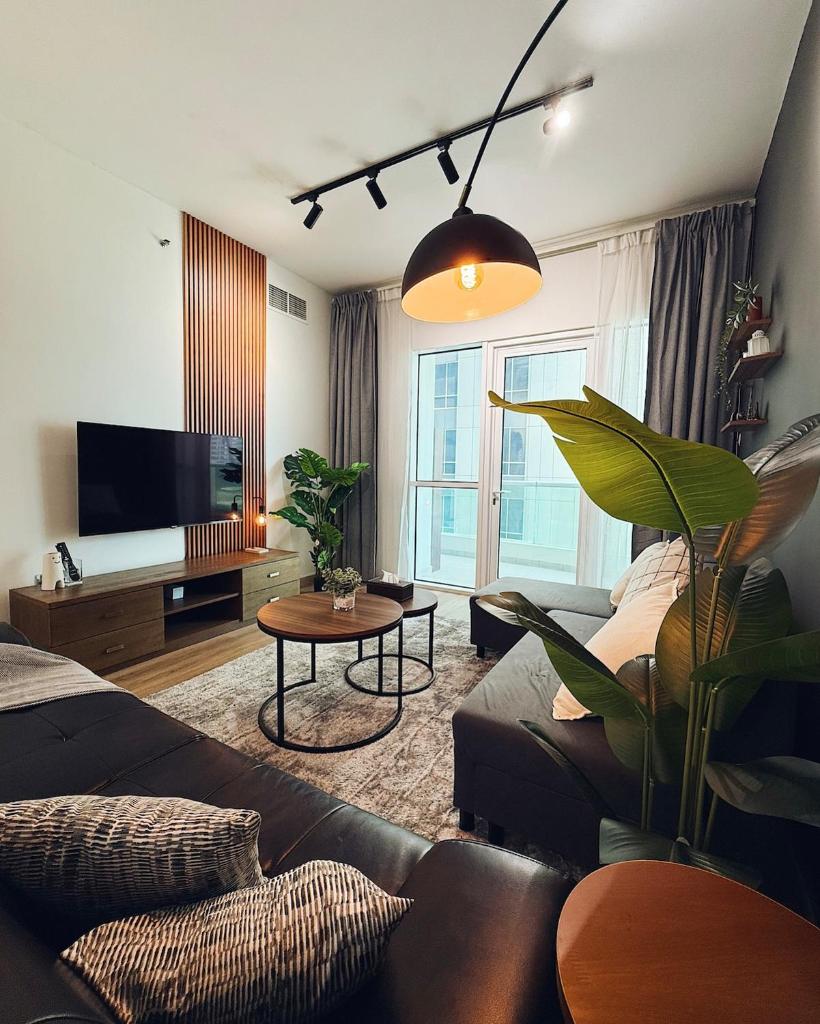 Dubai Marina Modern 1 Bedroom Apartment - steps to tram & Marina Walk