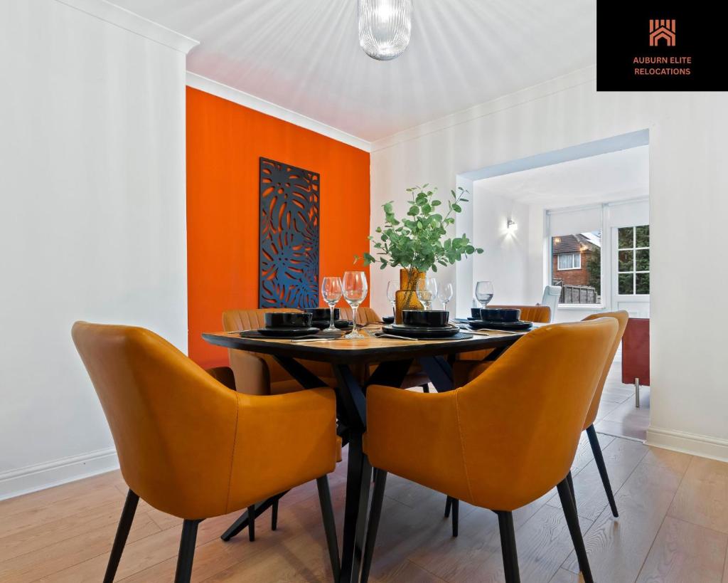 Stylish 3 Bedroom Contractor Stay House in Birmingham B23 near M6 & Fort Dunlop with Free Parking and WiFi 5