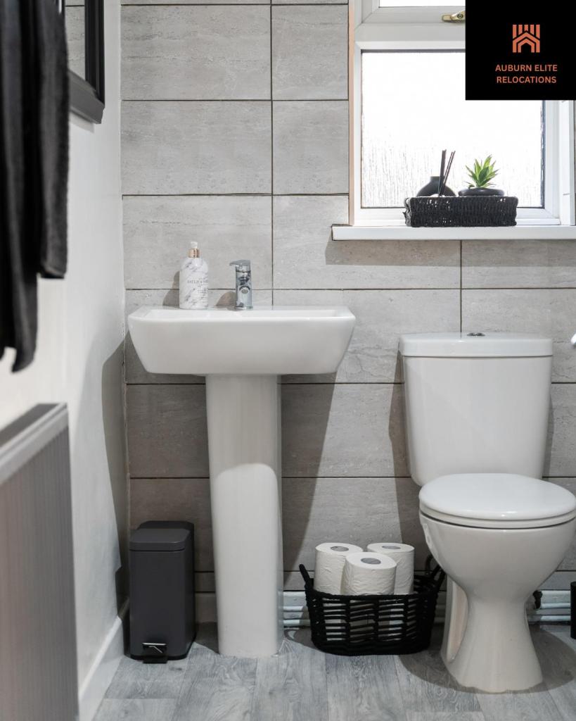 Stylish 3 Bedroom Contractor Stay House in Birmingham B23 near M6 & Fort Dunlop with Free Parking and WiFi 6