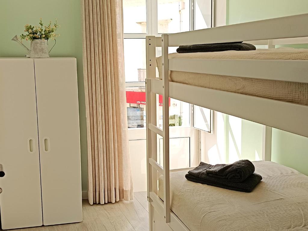 Grey and Green, modern 2-bedroom apartment, AC, top location at faro's historic centre 5