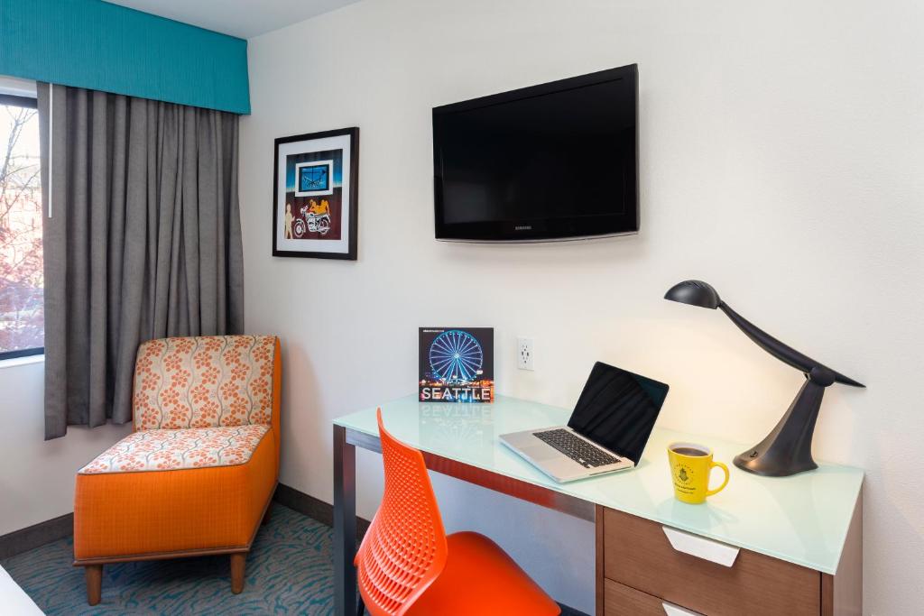 Staypineapple, University Inn, University District Seattle Image