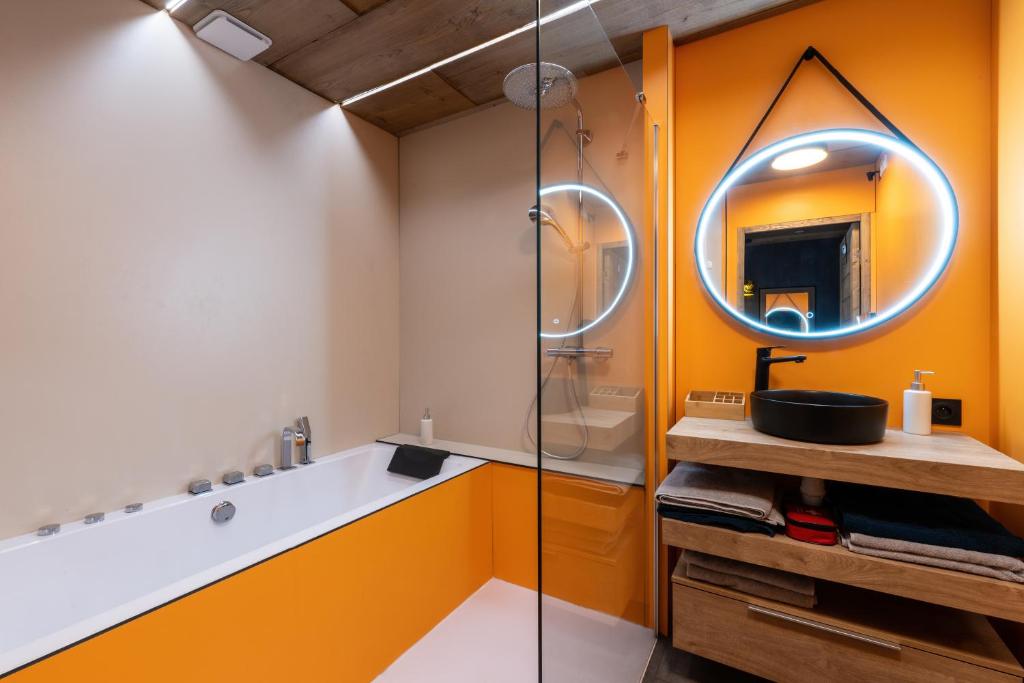Appartement avec piscine & terrasse vue montagne 3