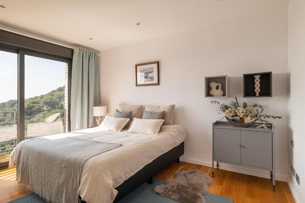 4 BR vila 25 minutes to Barcelona Fantastic sea views pool 7