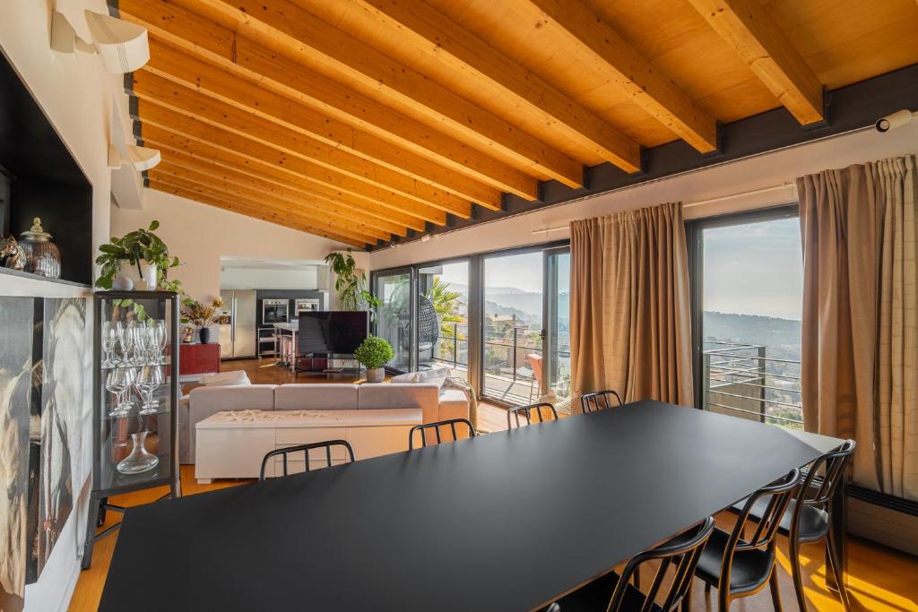 4 BR vila 25 minutes to Barcelona Fantastic sea views pool 5