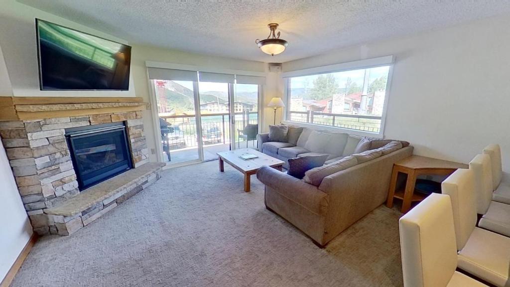 Crestwood 2117 Standard 2 Bedroom