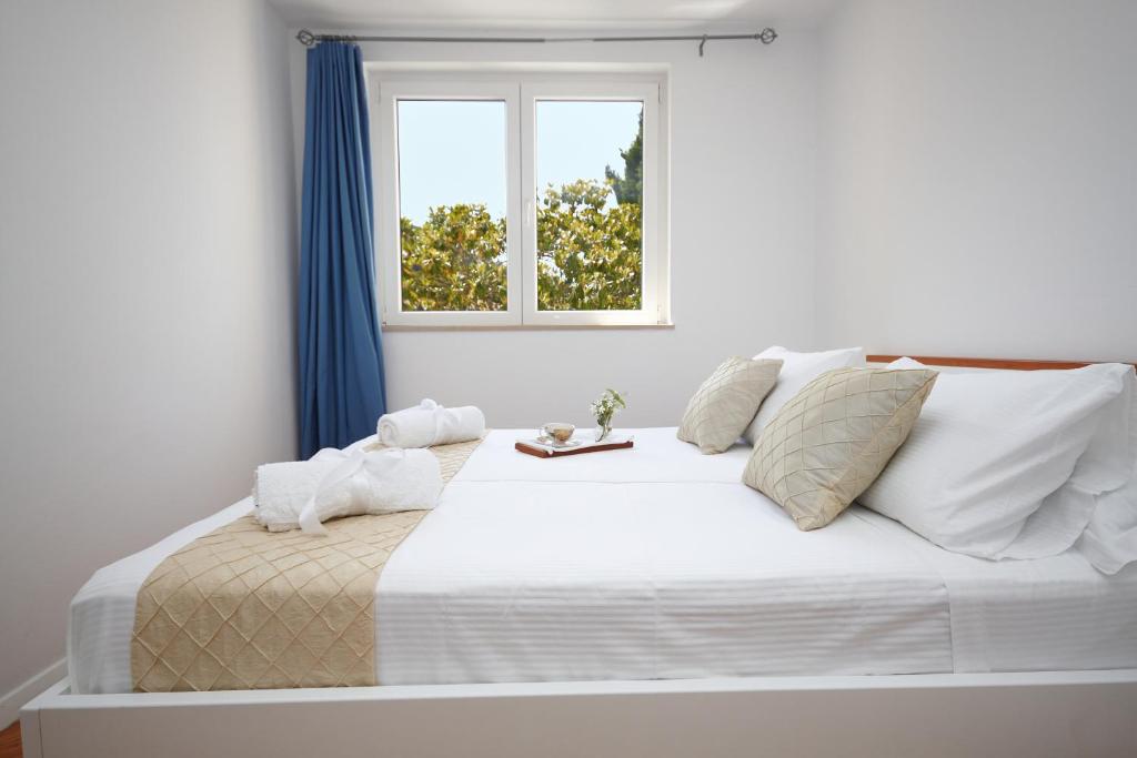 Johnny's place with free parking & balcony 7