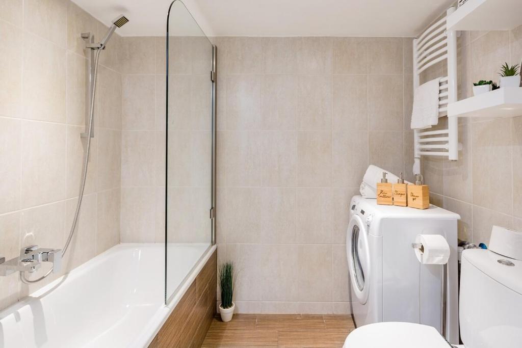 Redesigned Studio Loft in Historic Building 8