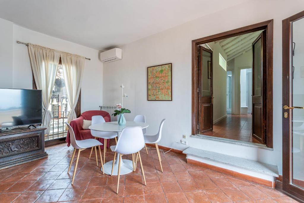 iFlat Pantheon & La Dolce Vita Skyline Penthouse 5