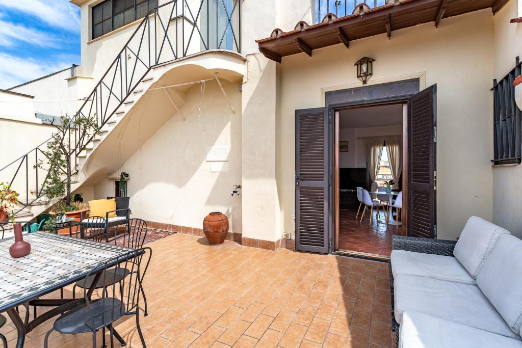 iFlat Pantheon & La Dolce Vita Skyline Penthouse 6
