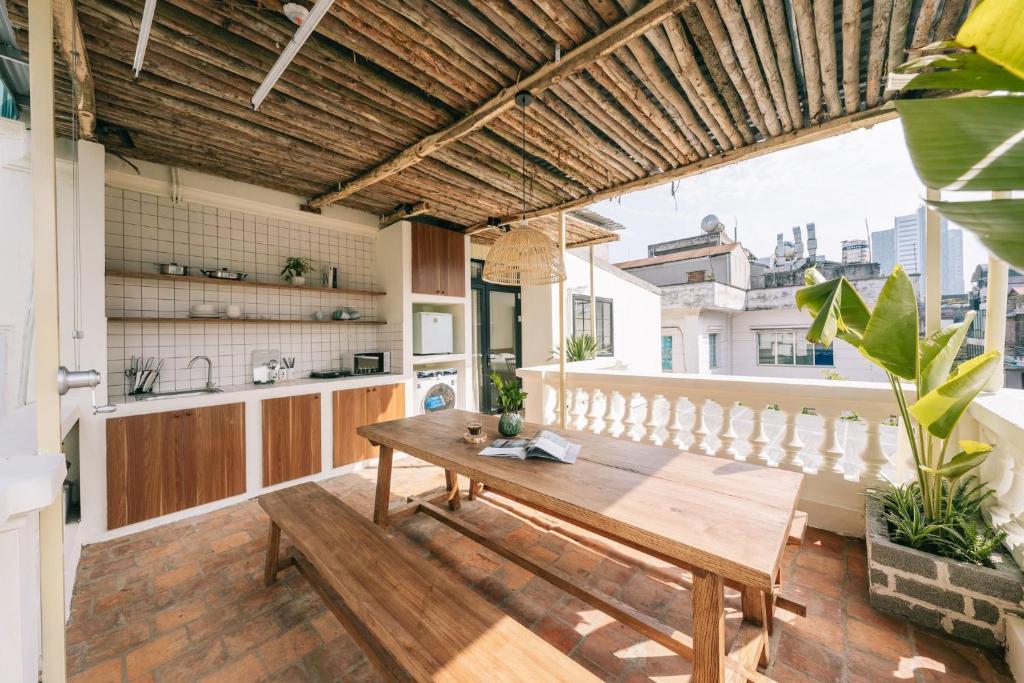 NUNANUNONG Garden Building with Green ROOFTOP