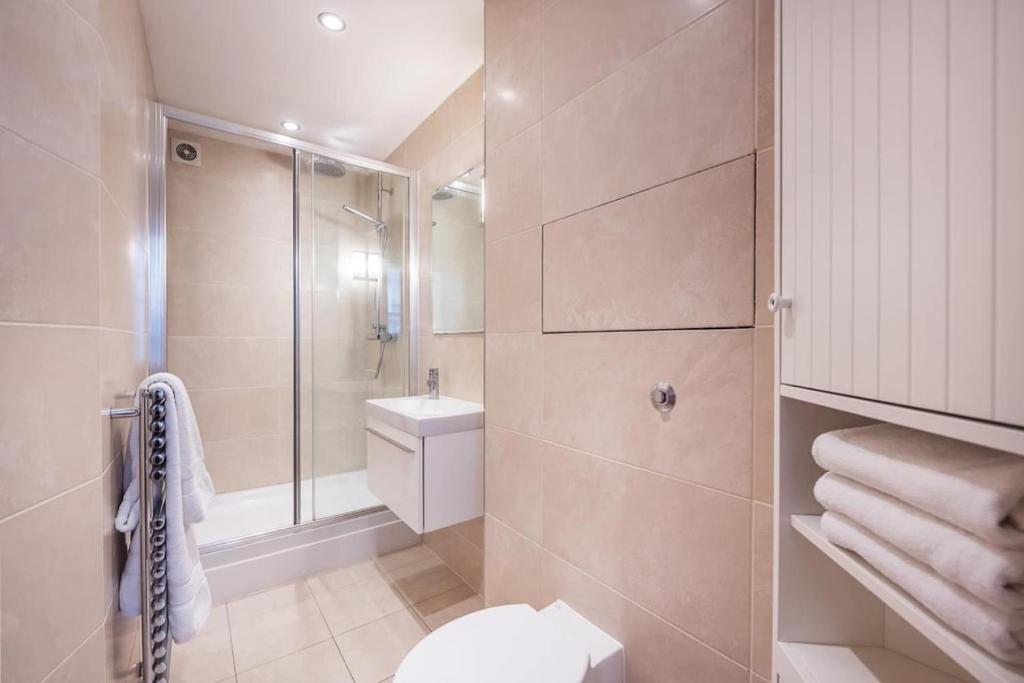Fantastic 1 Bedroom Flat Leicester Square West End 3