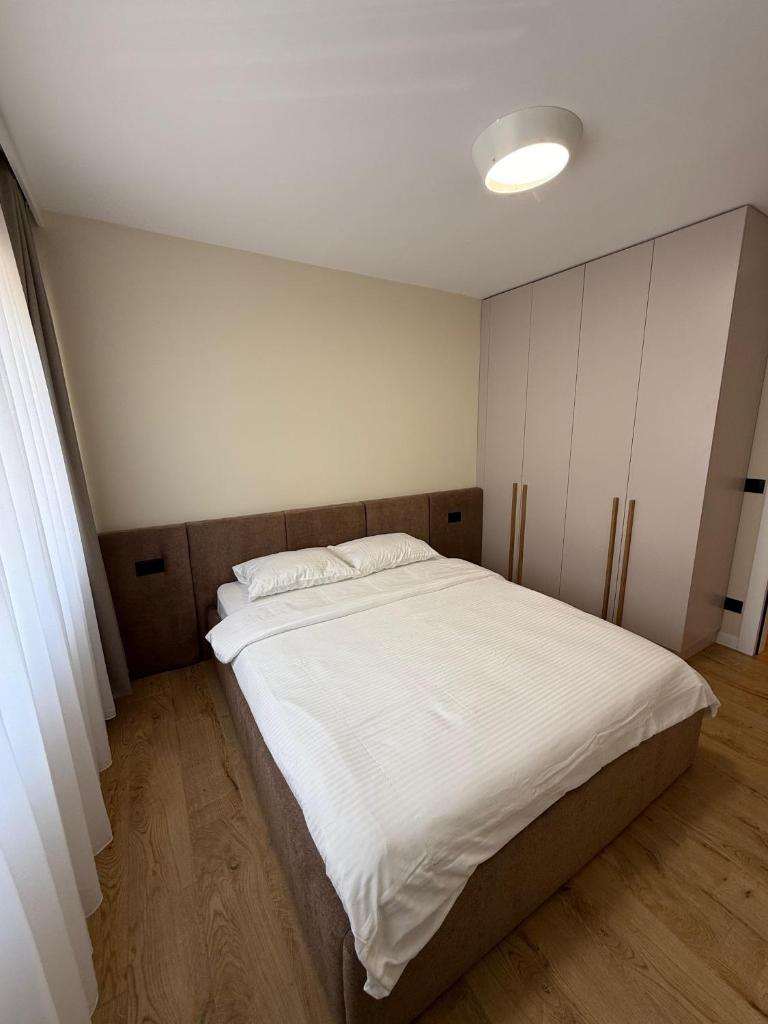 Cherry Apartment 4