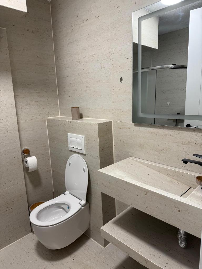 Cherry Apartment 6