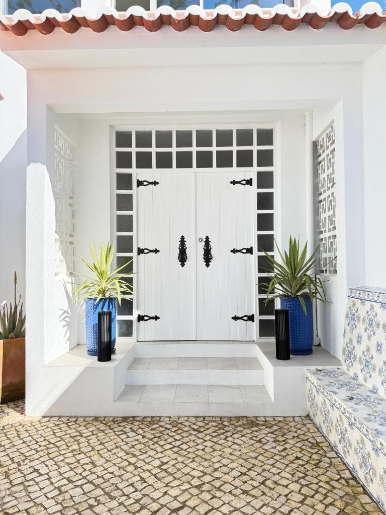 Vila Golfinho, with heated pool, rooftop lounge and ocean views 6
