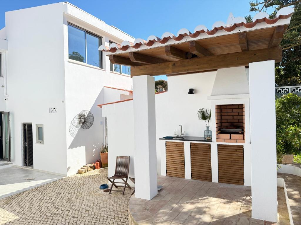 Vila Golfinho, with heated pool, rooftop lounge and ocean views 8