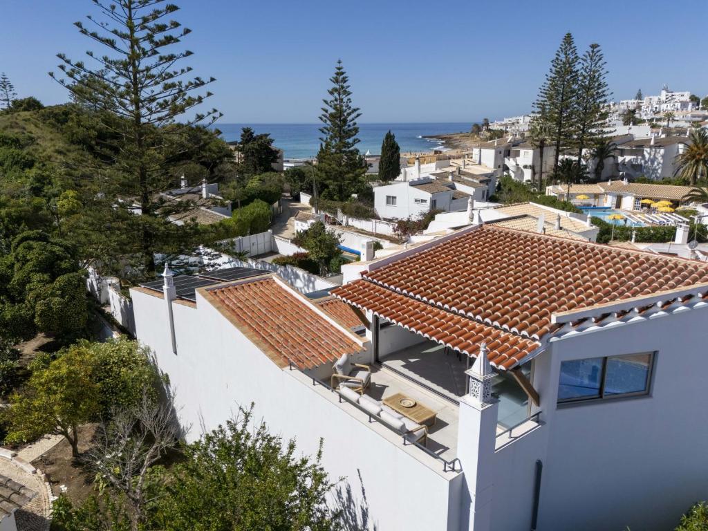 Vila Golfinho, with heated pool, rooftop lounge and ocean views 3