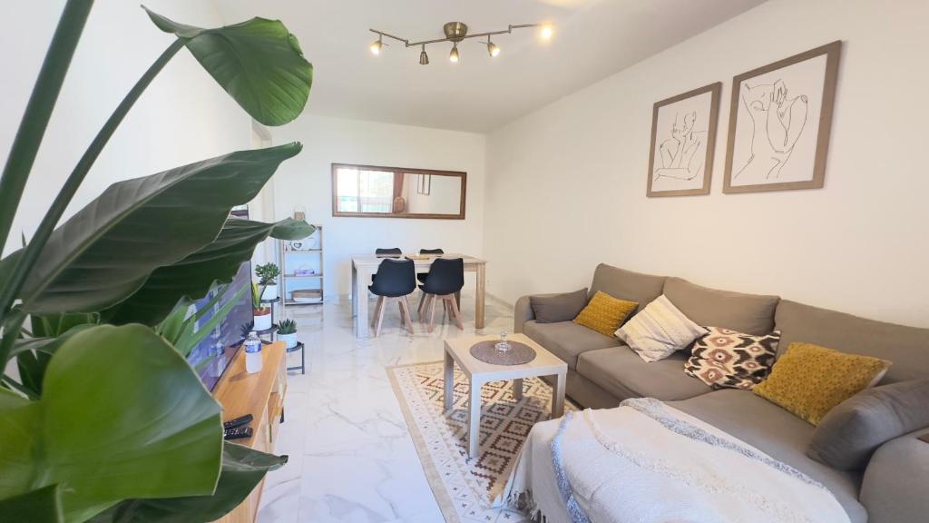 Charming and spacious two-room apartment with terrace 5