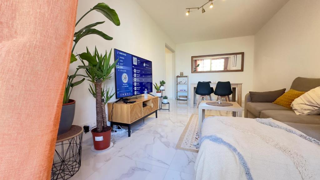 Charming and spacious two-room apartment with terrace 3