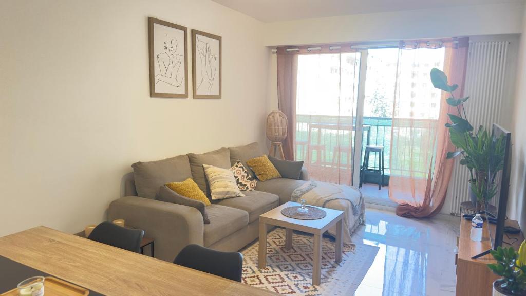 Charming and spacious two-room apartment with terrace 1