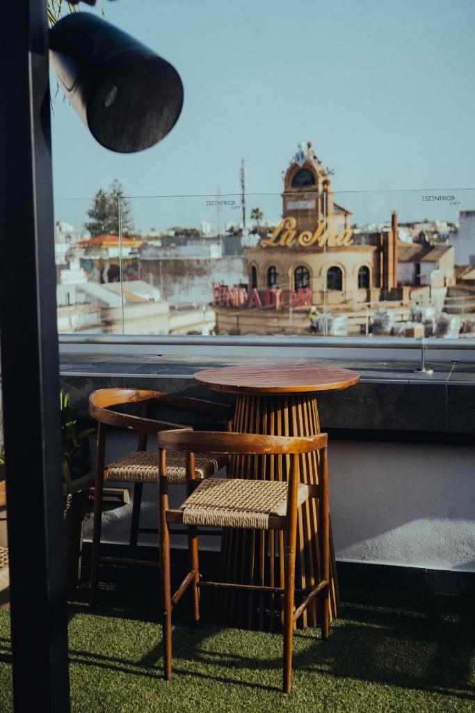 esZentrico Suites-Rooftop Bar & Pool 7