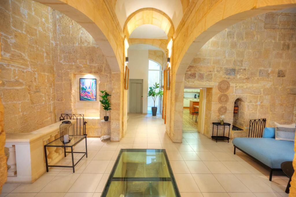 Magestic palazzo, jacuzzi on roof terrace GOVAL-3 4