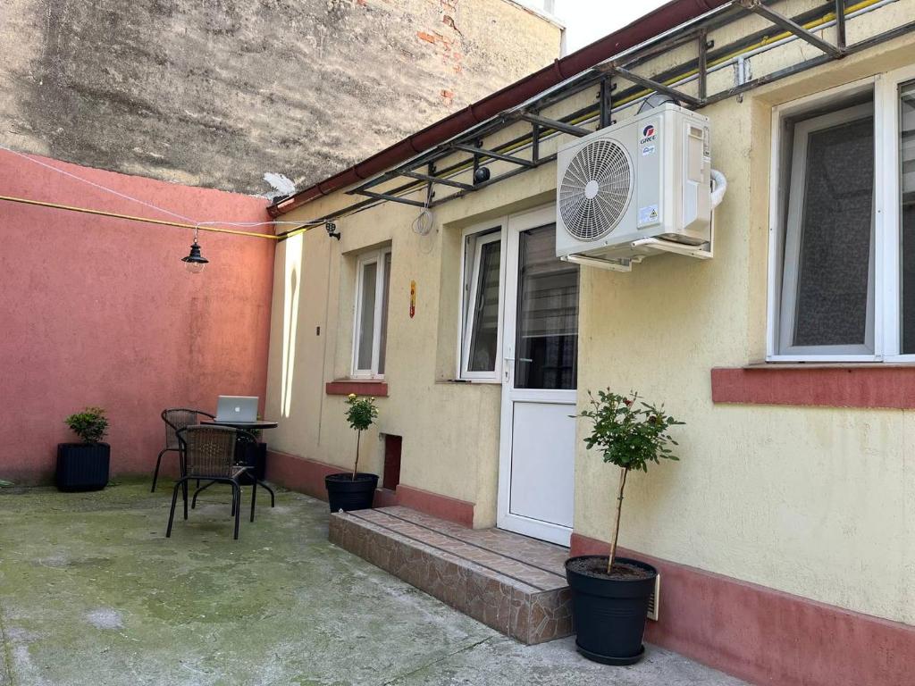 Cozy House in Elegant Cotroceni Area 5