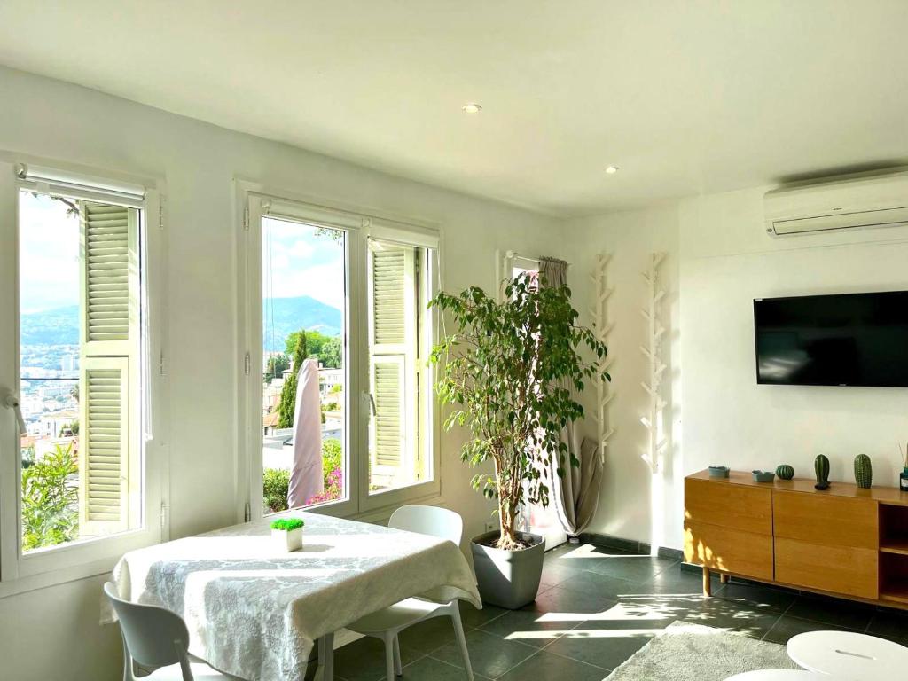 Terrasse, vue mer & montagne, parking & clim 5
