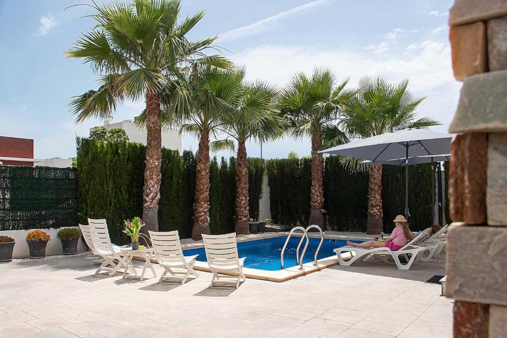 Modern villa with a private pool 7