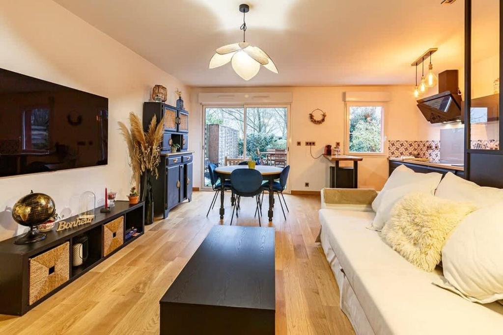 Le Saint Cyr - bel appartement, parking & terrasse 3