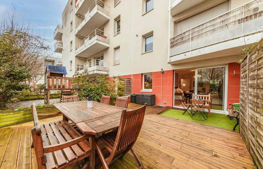 Le Saint Cyr - bel appartement, parking & terrasse 5