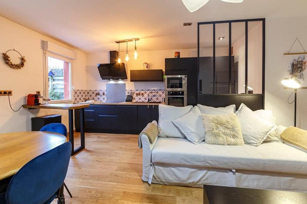 Le Saint Cyr - bel appartement, parking & terrasse 6