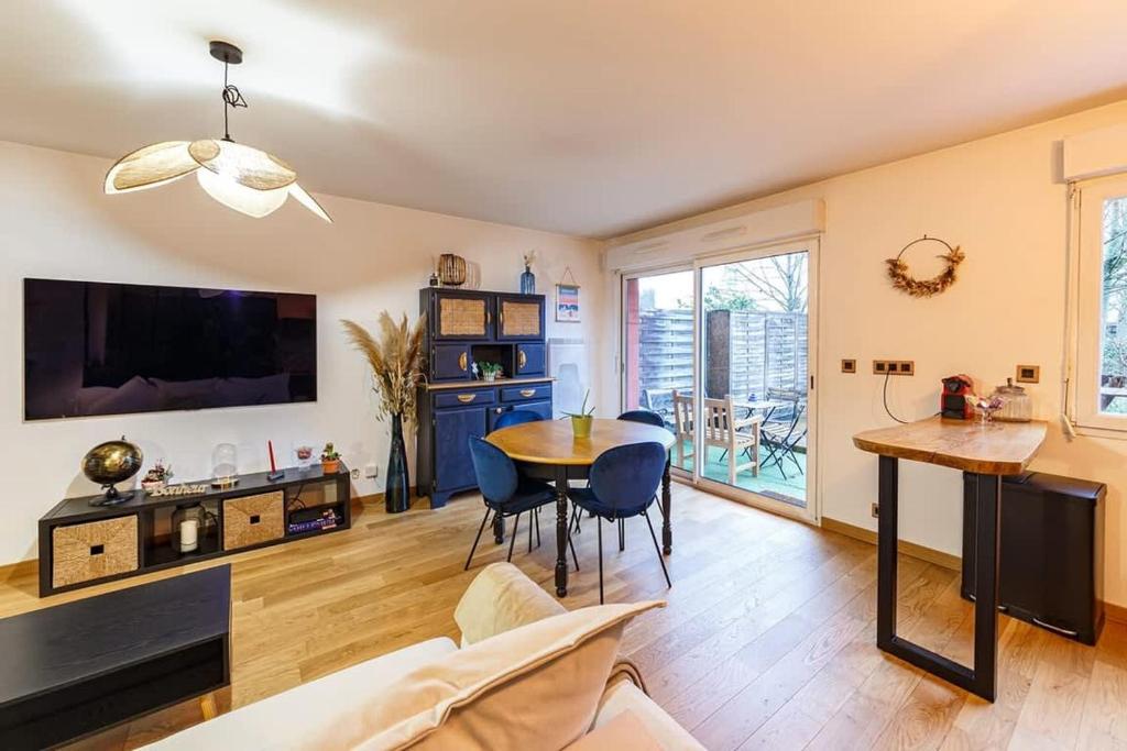 Le Saint Cyr - bel appartement, parking & terrasse 8