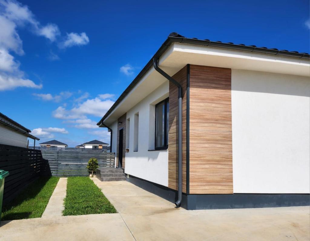 ADM Cozy Home - Entire private house&garden, close to Therme and Airport 3