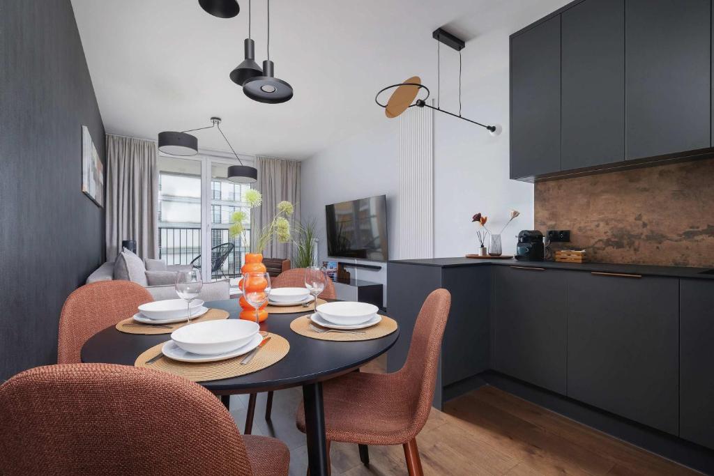 Modern & Luxurious Apartments with Balcony & Parking Cracow by Renters Prestige 8