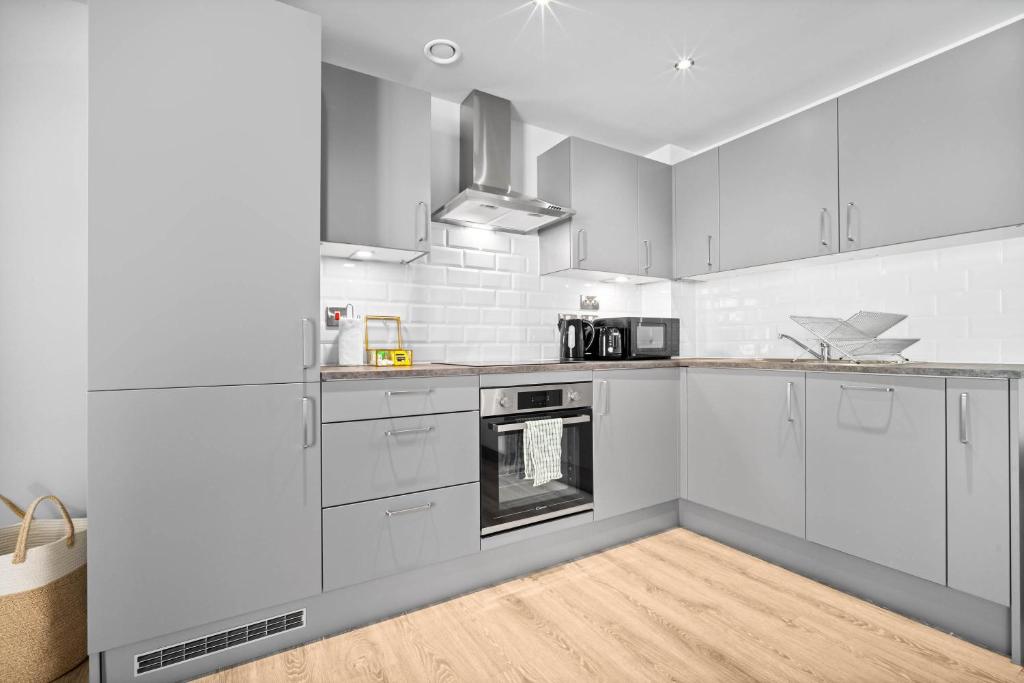 Stylish 2 Bedroom Apartment - City Centre - Jewellery Quarter - Netflix 114JQ 5