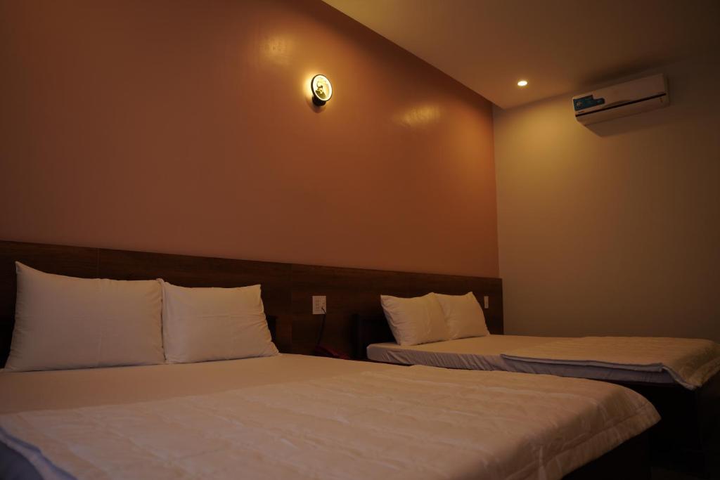 KHÁCH SẠN ĐẾ VƯƠNG