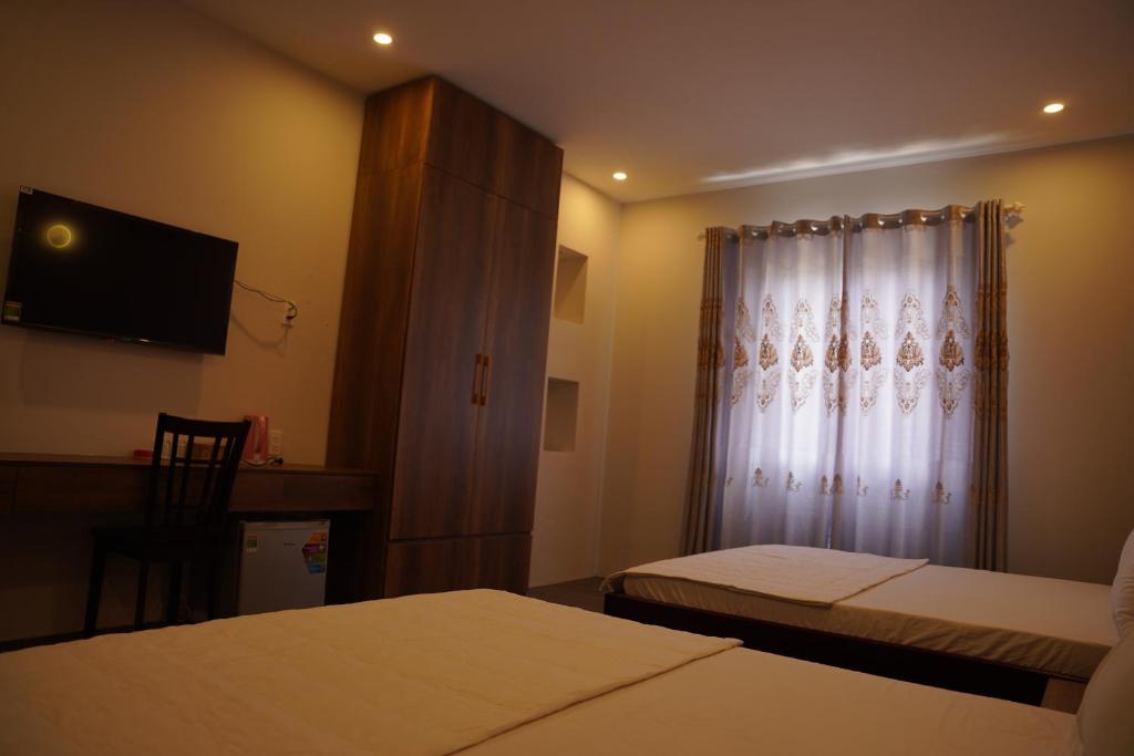 KHÁCH SẠN ĐẾ VƯƠNG