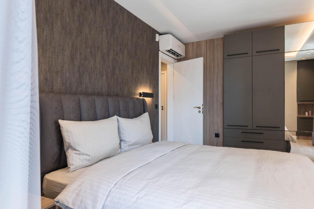 City Center Luxury Apartments 8