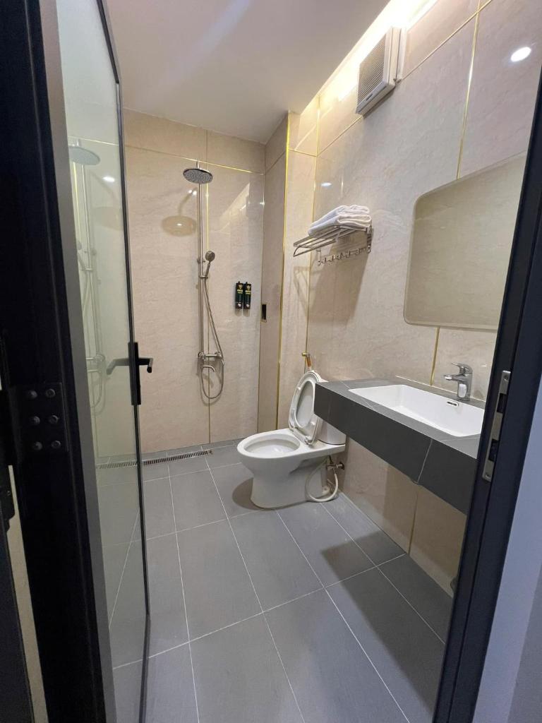 KHÁCH SẠN ĐẾ VƯƠNG