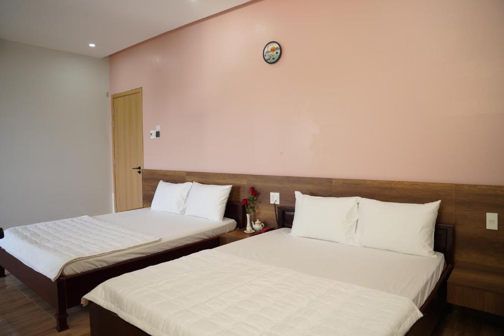 KHÁCH SẠN ĐẾ VƯƠNG