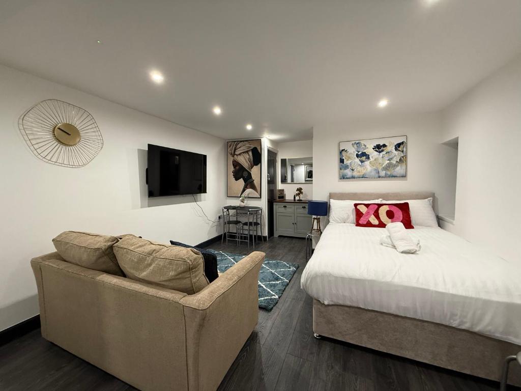 Snuggle Cove Apartments- Walton Road 2