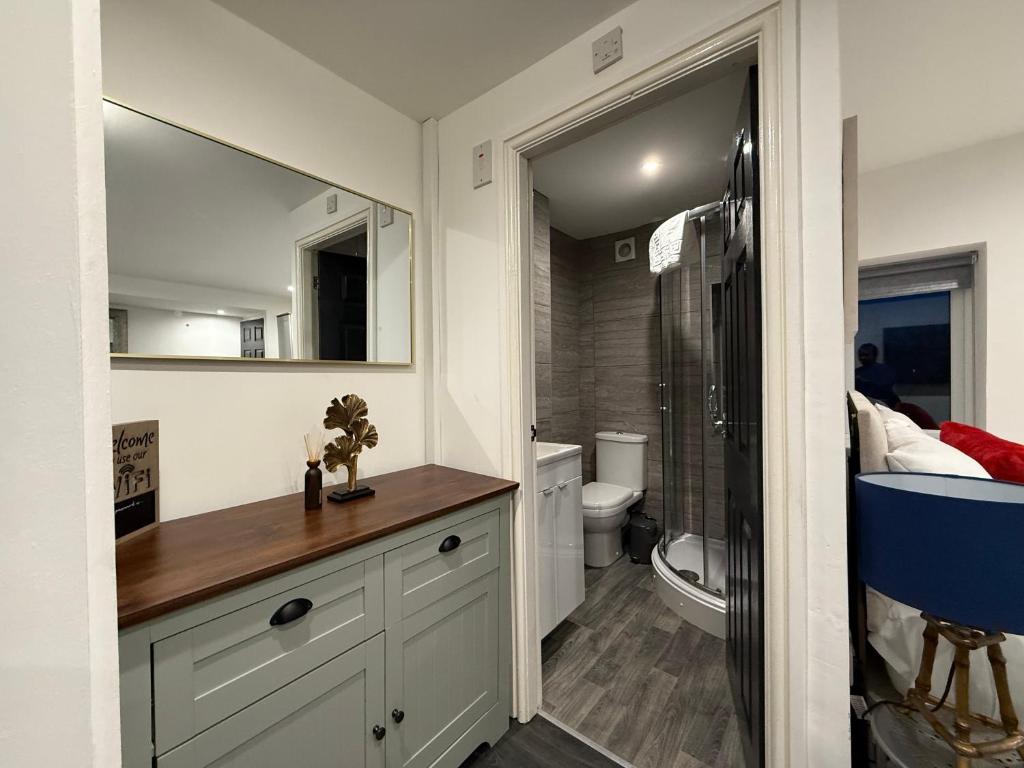 Snuggle Cove Apartments- Walton Road 3