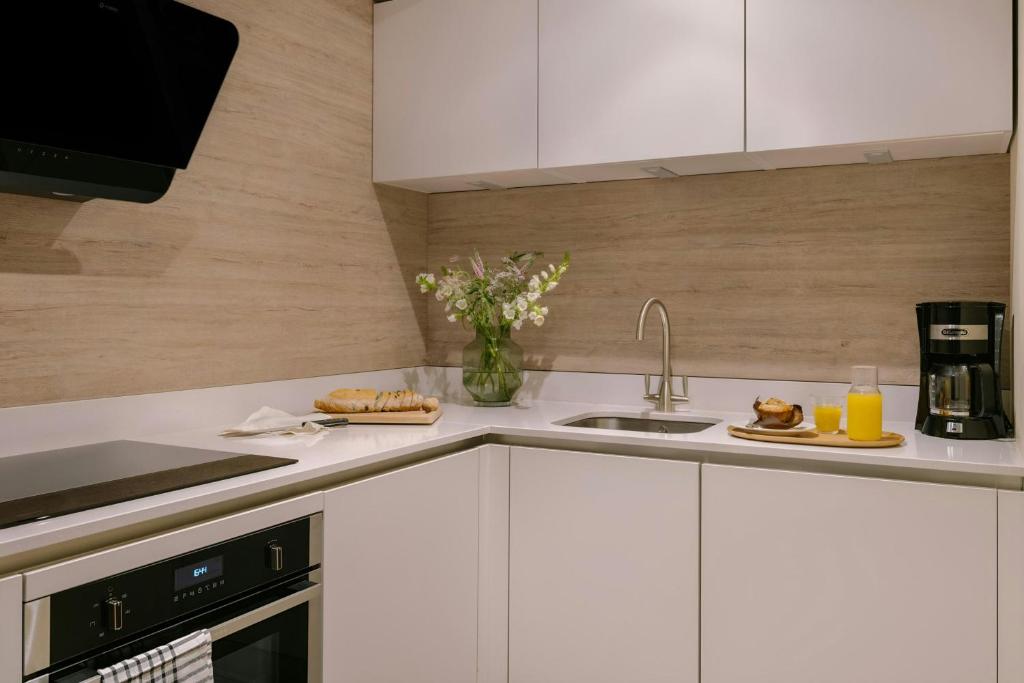 Thistle Suites Royal Garden 3