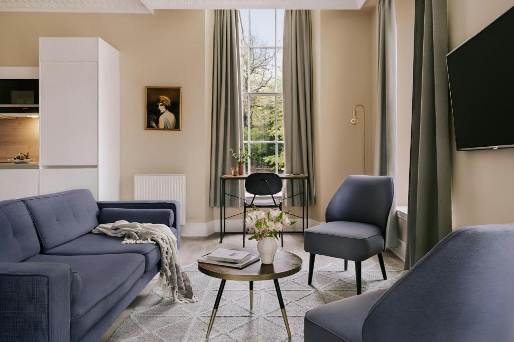 Thistle Suites Royal Garden 6