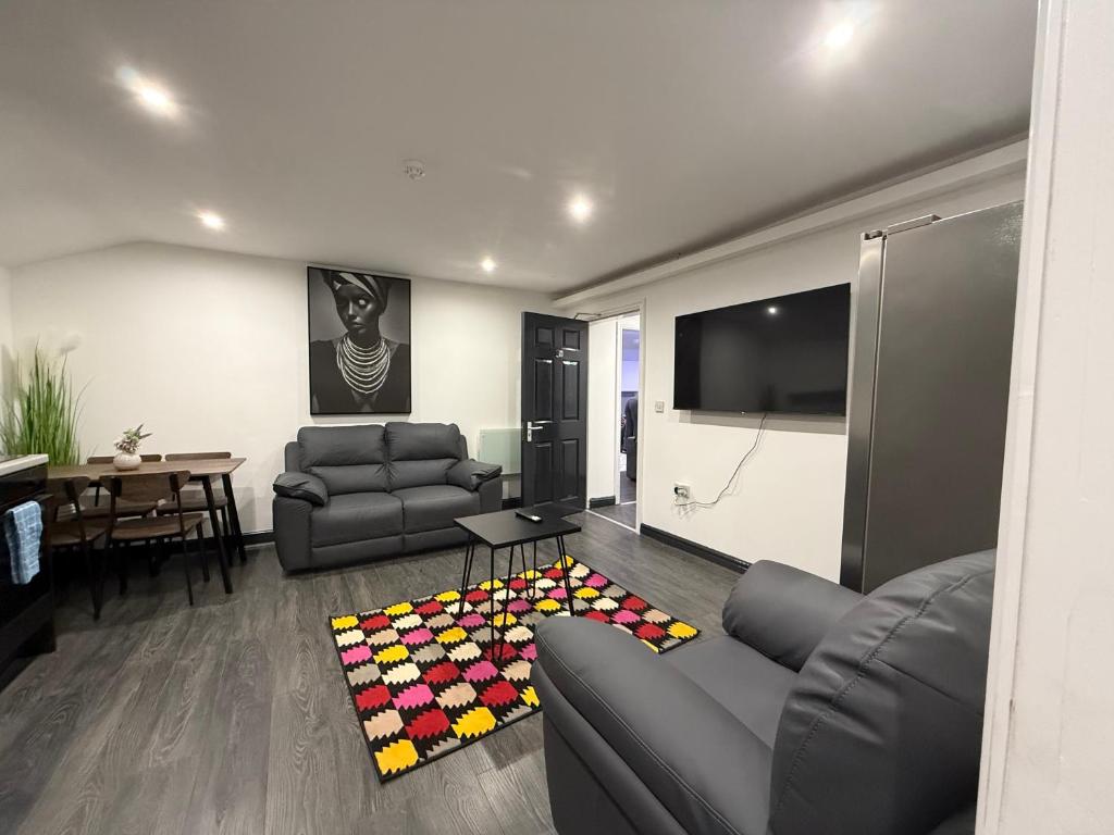 Snuggle Cove Apartments- Walton Road 2