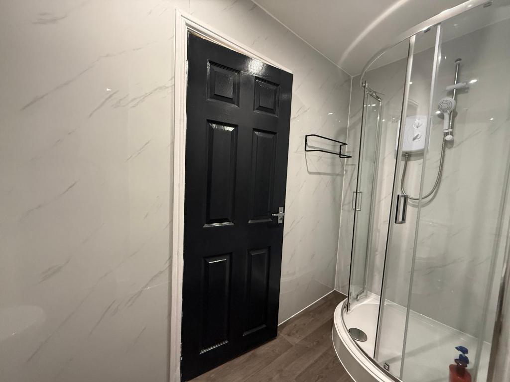 Snuggle Cove Apartments- Walton Road 3