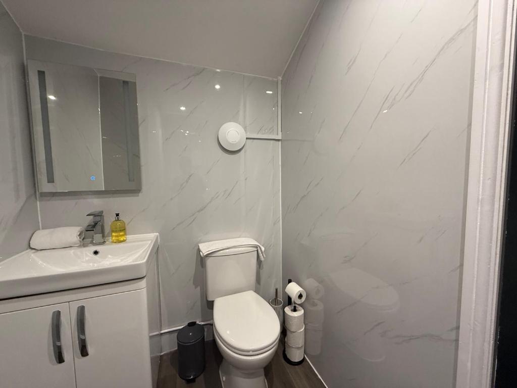 Snuggle Cove Apartments- Walton Road 5